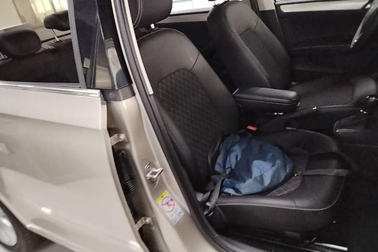 Used Skoda Rapid 2018 1.6L Automatic Comfort Edition Right Front Seat