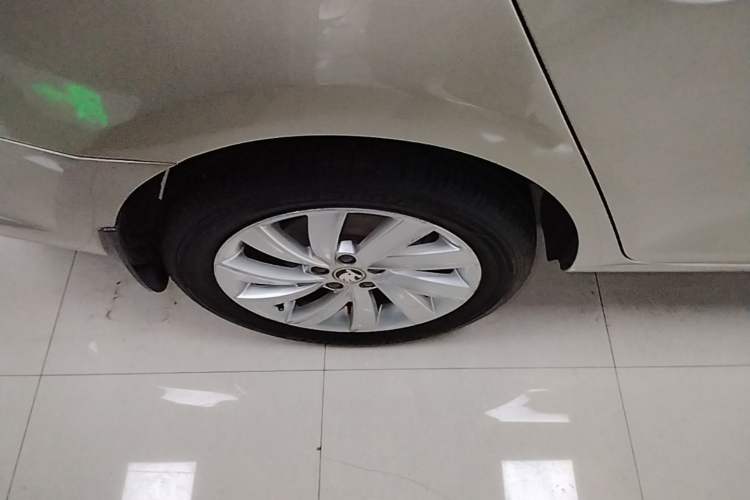 Used Skoda Rapid 2018 1.6L Automatic Comfort Edition Right Rear Wheel Hub