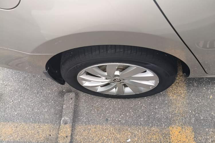 Used Skoda Rapid 2018 1.6L Automatic Comfort Edition Right Rear Wheel Hub
