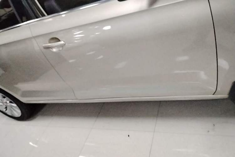 Used Skoda Rapid 2018 1.6L Automatic Comfort Edition Right Side Sill
