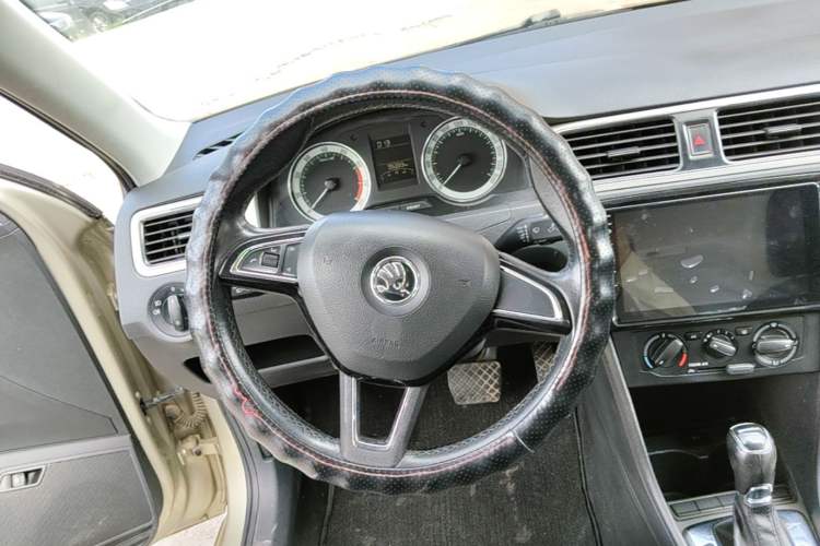 Used Skoda Rapid 2018 1.6L Automatic Comfort Edition Steering Wheel