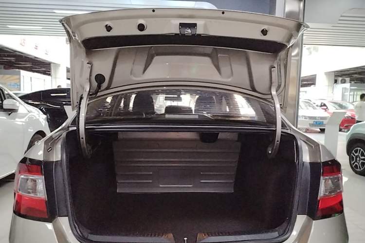 Used Skoda Rapid 2018 1.6L Automatic Comfort Edition Trunk