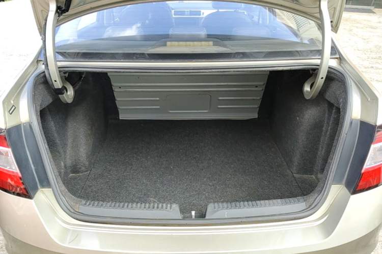 Used Skoda Rapid 2018 1.6L Automatic Comfort Edition Trunk
