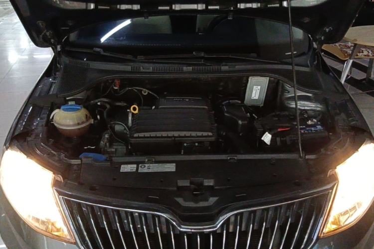 Used Skoda Rapid 2018 1.6L Automatic Comfort Edition Engine Bay