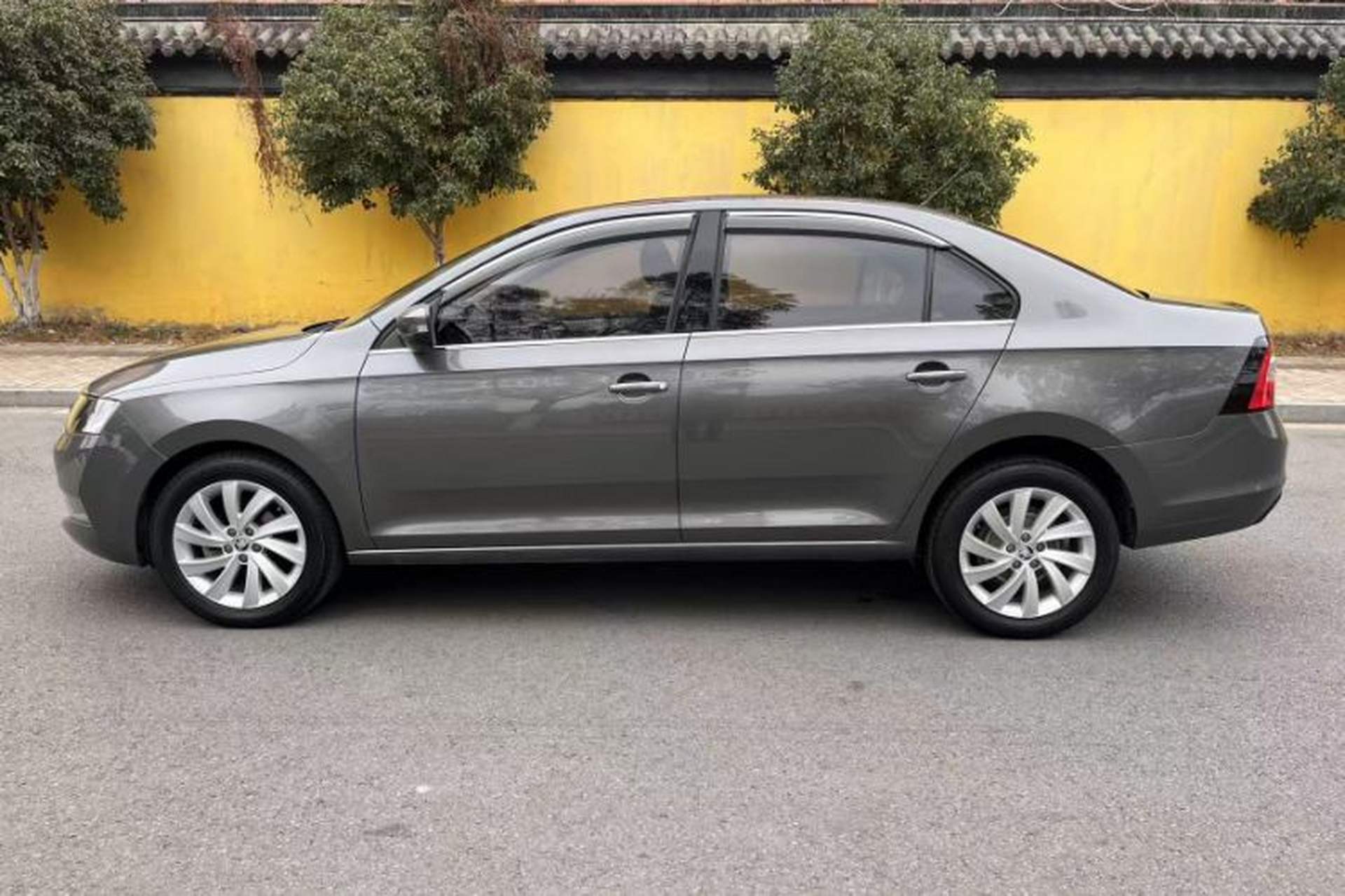 Used Skoda Rapid 2018 1.6L Manual Comfort Edition Exterior 3