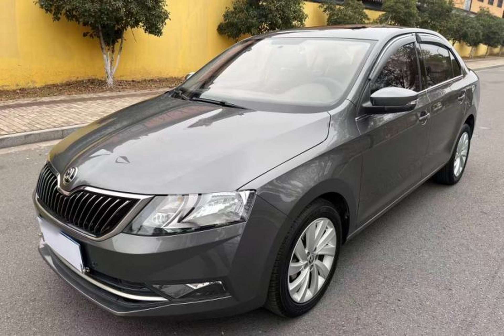 Used Skoda Rapid 2018 1.6L Manual Comfort Edition Front Left 45 Deg