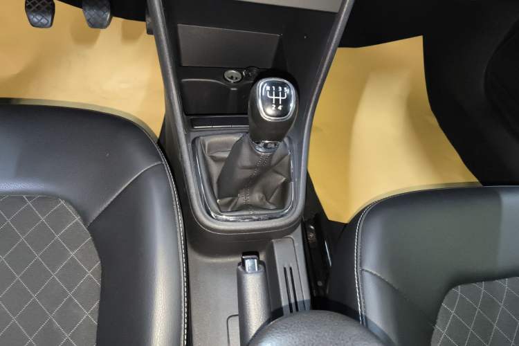 Used Skoda Rapid 2018 1.6L Manual Comfort Edition Gear Lever
