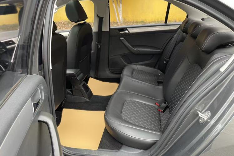 Used Skoda Rapid 2018 1.6L Manual Comfort Edition Interior 4