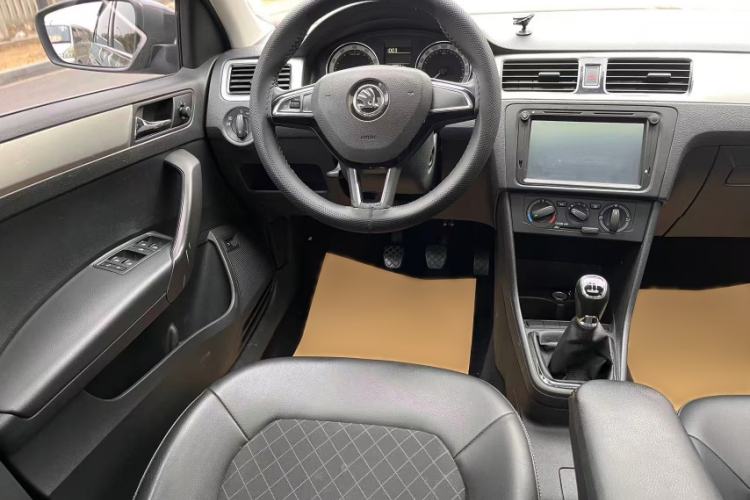 Used Skoda Rapid 2018 1.6L Manual Comfort Edition Interior 5