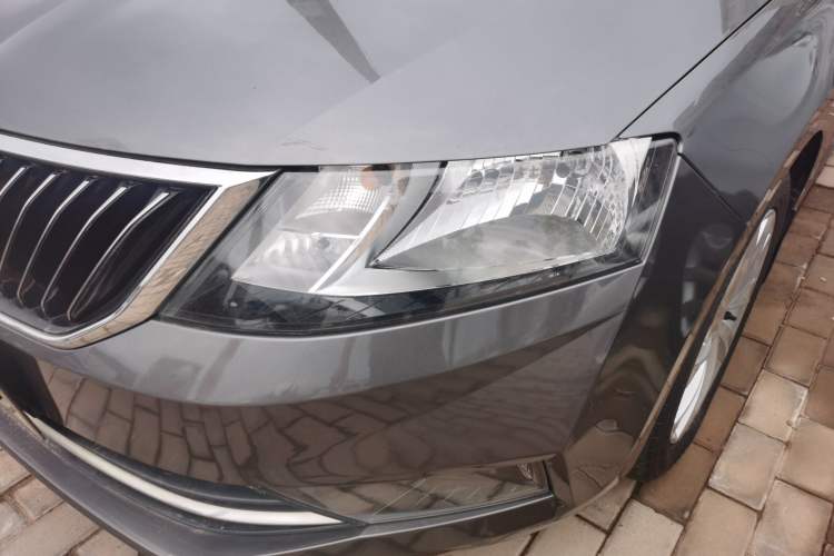 Used Skoda Rapid 2018 1.6L Automatic Comfort Edition Left Front Headlight