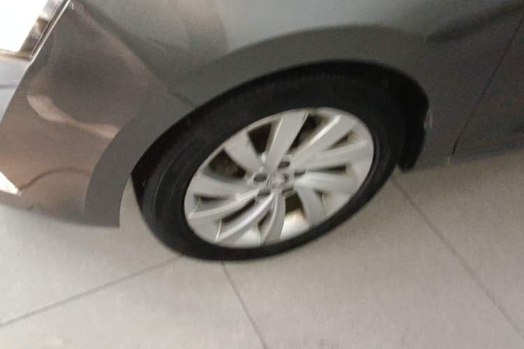 Used Skoda Rapid 2018 1.6L Automatic Comfort Edition Left Front Wheel Hub