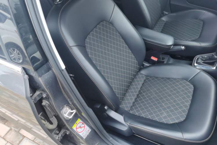 Used Skoda Rapid 2018 1.6L Automatic Comfort Edition Right Front Seat