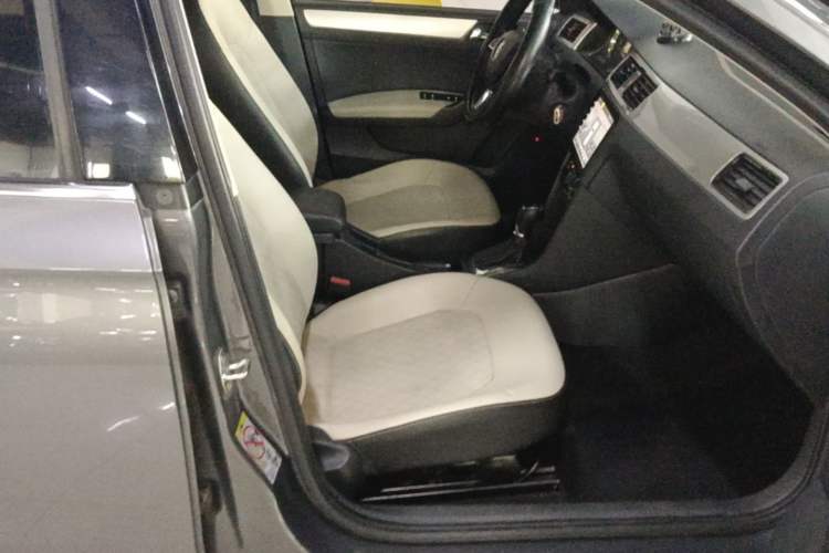 Used Skoda Rapid 2018 1.6L Automatic Comfort Edition Right Front Seat