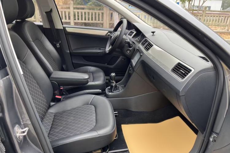 Used Skoda Rapid 2018 1.6L Manual Comfort Edition Right Front Seat