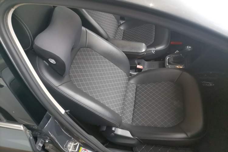Used Skoda Rapid 2018 1.6L Automatic Comfort Edition Right Front Seat