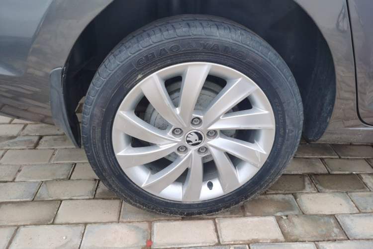 Used Skoda Rapid 2018 1.6L Automatic Comfort Edition Right Rear Wheel Hub