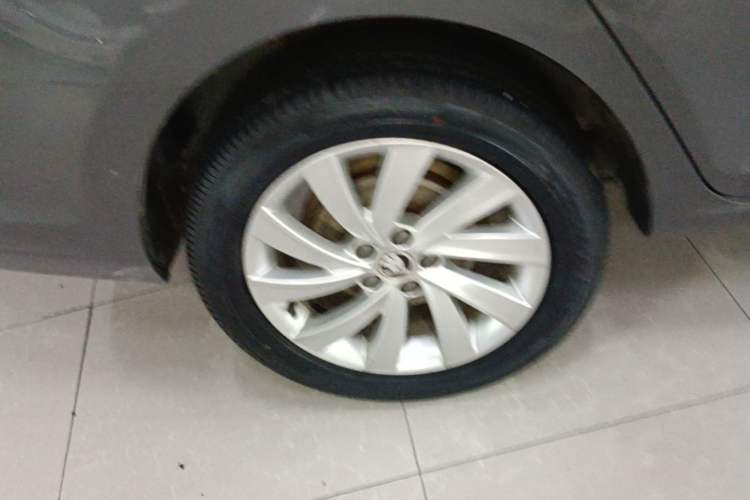 Used Skoda Rapid 2018 1.6L Automatic Comfort Edition Right Rear Wheel Hub