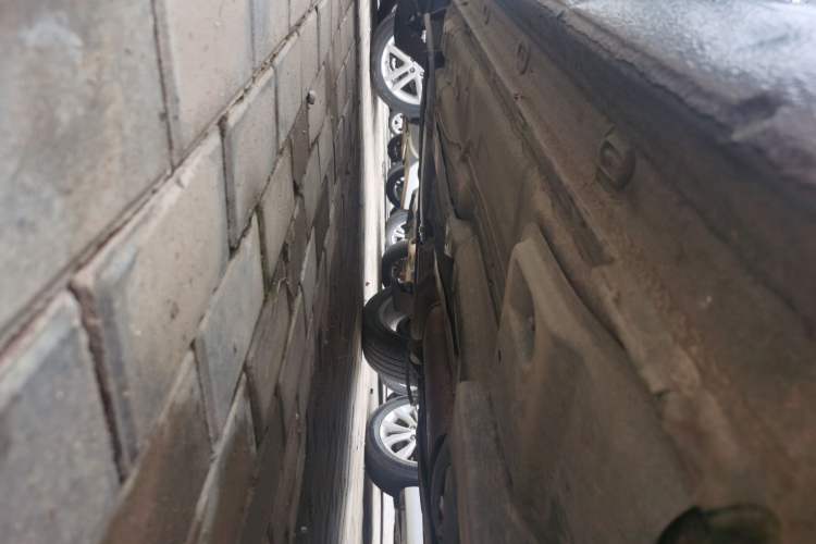 Used Skoda Rapid 2018 1.6L Automatic Comfort Edition Right Side Sill