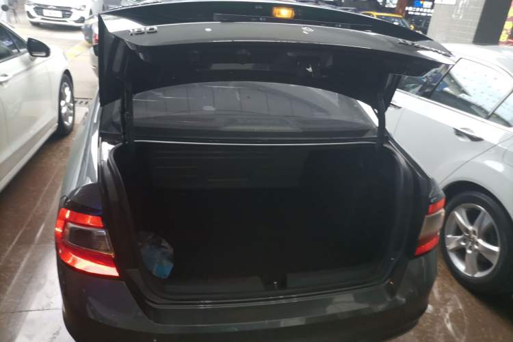 Used Skoda Rapid 2018 1.6L Automatic Comfort Edition Trunk