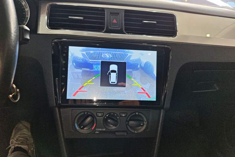 Used Skoda Rapid 2018 1.6L Automatic Comfort Edition Audio And AC Panel