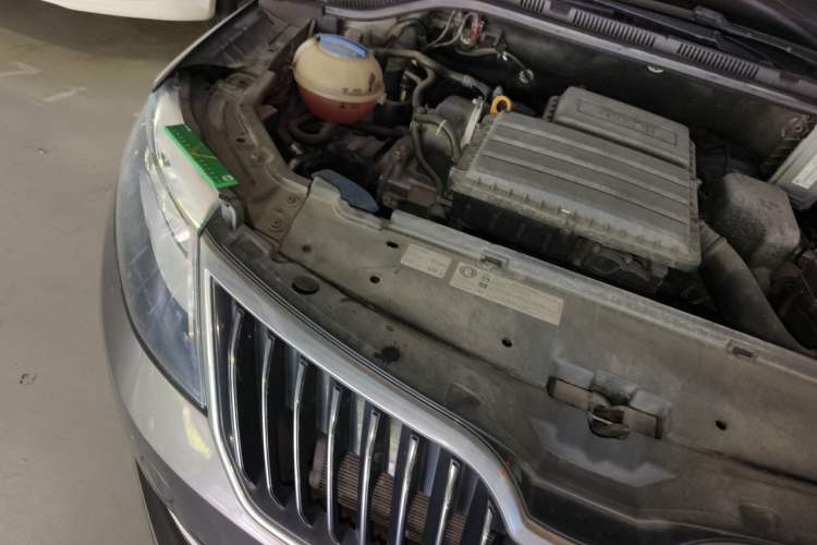 Used Skoda Rapid 2018 1.6L Manual Comfort Edition Engine Bay Right