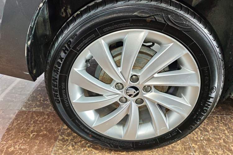 Used Skoda Rapid 2018 1.6L Automatic Comfort Edition Exterior 5