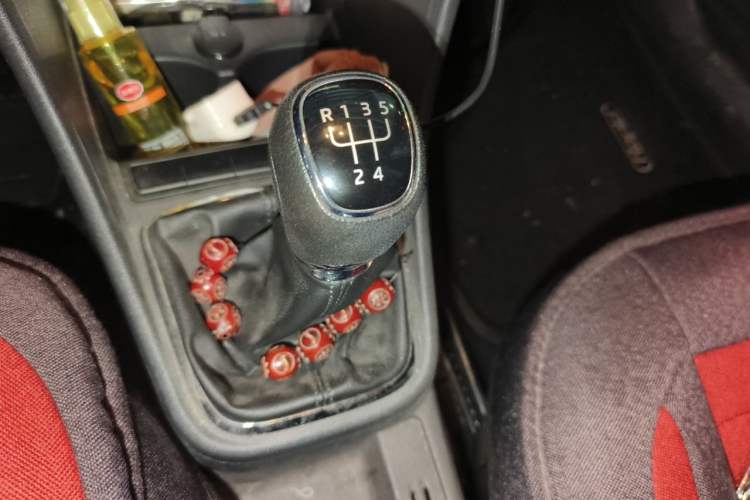 Used Skoda Rapid 2018 1.6L Manual Comfort Edition Gear Lever