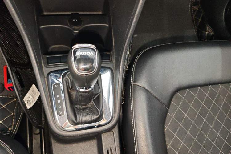 Used Skoda Rapid 2018 1.6L Automatic Comfort Edition Gear Lever