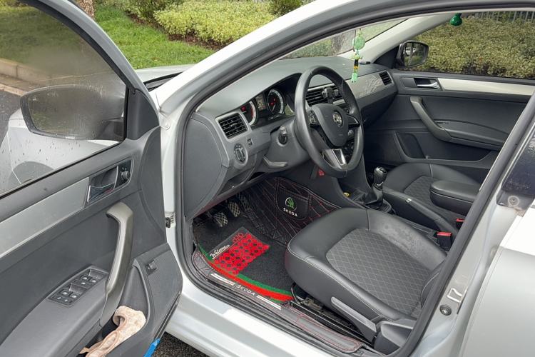 Used Skoda Rapid 2018 1.6L Manual Comfort Edition Interior 2