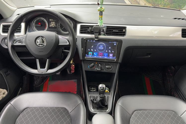 Used Skoda Rapid 2018 1.6L Manual Comfort Edition Interior 3
