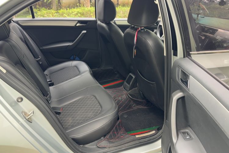 Used Skoda Rapid 2018 1.6L Manual Comfort Edition Interior 8
