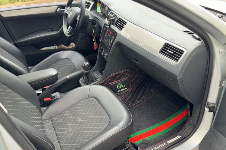 Used Skoda Rapid 2018 1.6L Manual Comfort Edition Interior 9