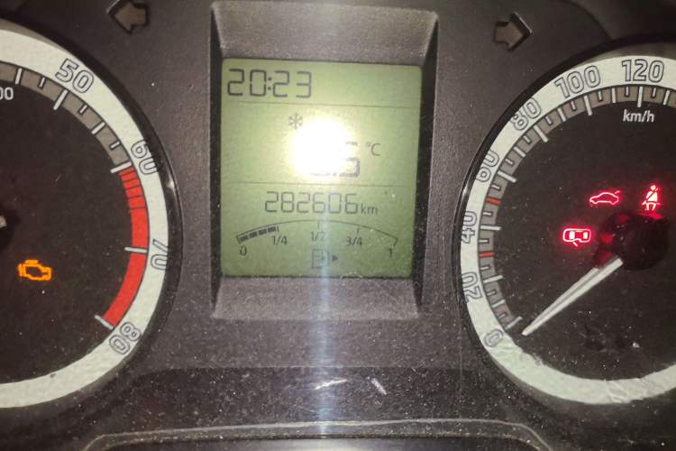 Used Skoda Rapid 2018 1.6L Manual Standard Edition Odometer Close Up