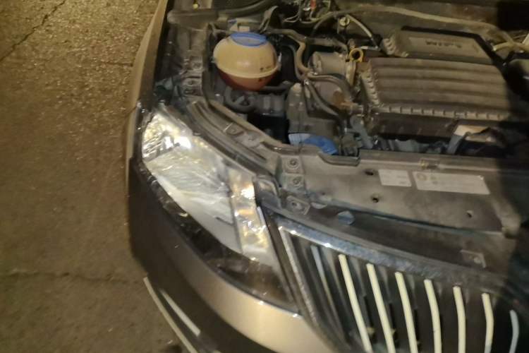 Used Skoda Rapid 2018 1.6L Manual Standard Edition Right Front Headlight