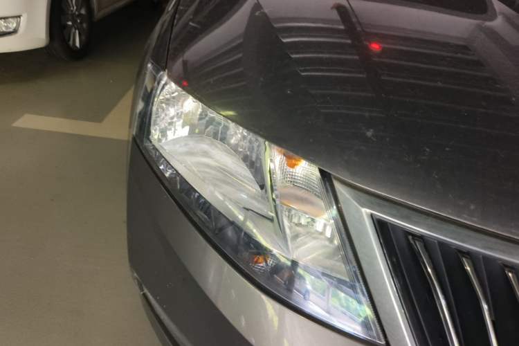Used Skoda Rapid 2018 1.6L Manual Comfort Edition Right Front Headlight