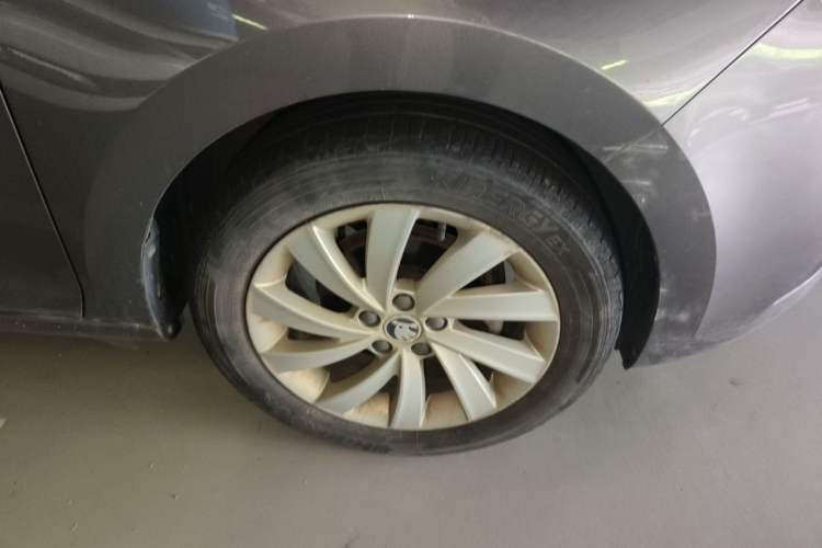 Used Skoda Rapid 2018 1.6L Manual Comfort Edition Right Front Wheel Hub