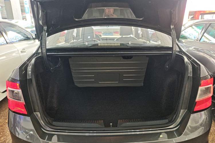 Used Skoda Rapid 2018 1.6L Automatic Comfort Edition Trunk