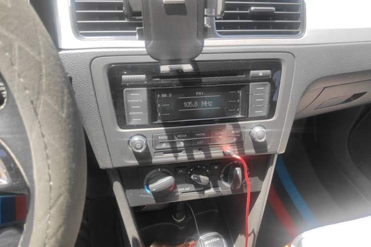 Used Skoda Rapid 2018 1.6L Automatic Comfort Edition Audio And AC Panel