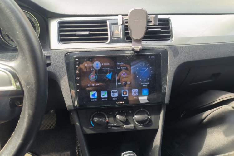 Used Skoda Rapid 2018 1.6L Automatic Comfort Edition Audio And AC Panel