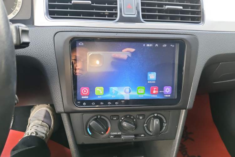 Used Skoda Rapid 2018 1.6L Manual Comfort Edition Audio And AC Panel