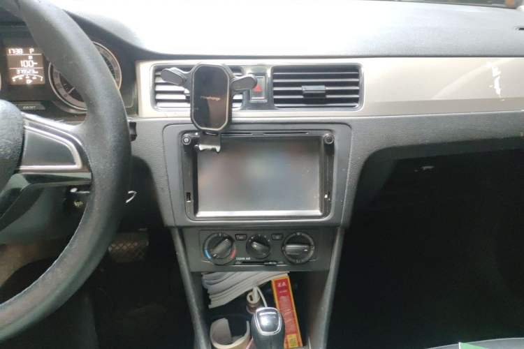 Used Skoda Rapid 2018 1.6L Automatic Comfort Edition Audio And AC Panel