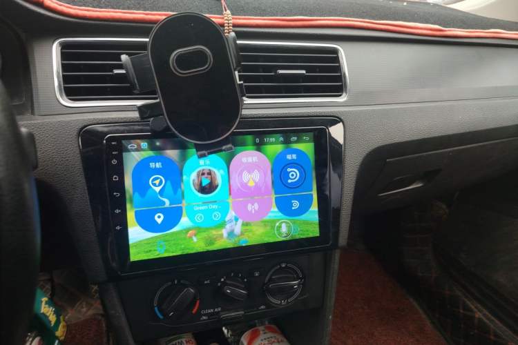 Used Skoda Rapid 2018 1.6L Manual Standard Edition Audio And AC Panel