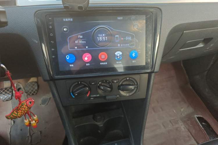 Used Skoda Rapid 2018 1.6L Manual Comfort Edition Audio And AC Panel