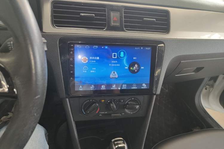 Used Skoda Rapid 2018 1.6L Automatic Comfort Edition Audio And AC Panel