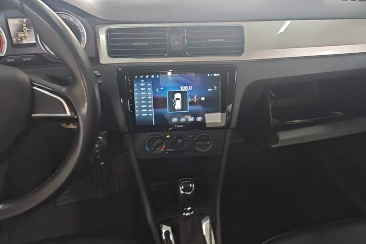 Used Skoda Rapid 2018 1.6L Automatic Comfort Edition Audio And AC Panel