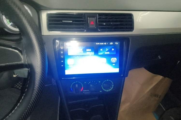 Used Skoda Rapid 2018 1.6L Manual Comfort Edition Audio And AC Panel