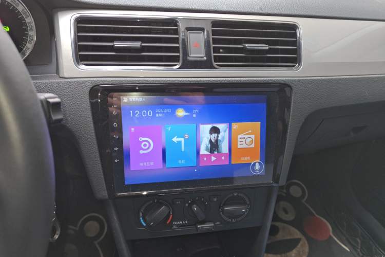 Used Skoda Rapid 2018 1.6L Automatic Comfort Edition Audio And AC Panel