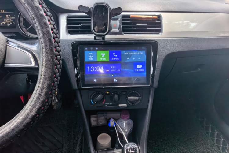 Used Skoda Rapid 2018 1.6L Manual Comfort Edition Audio And AC Panel