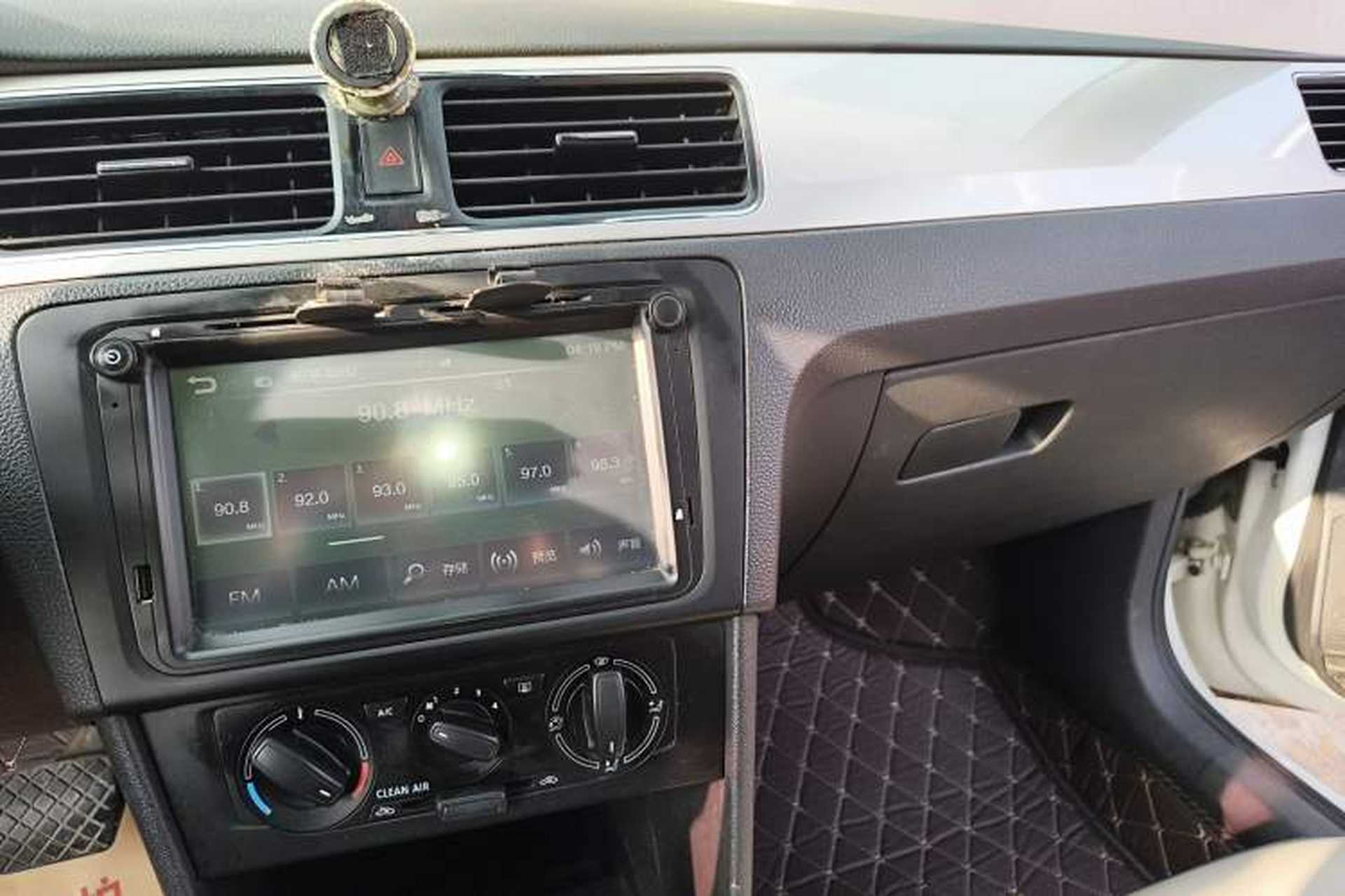 Used Skoda Rapid 2018 1.6L Automatic Comfort Edition Audio And AC Panel