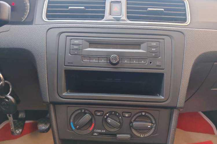 Used Skoda Rapid 2018 1.4L Manual Standard Edition Audio And AC Panel